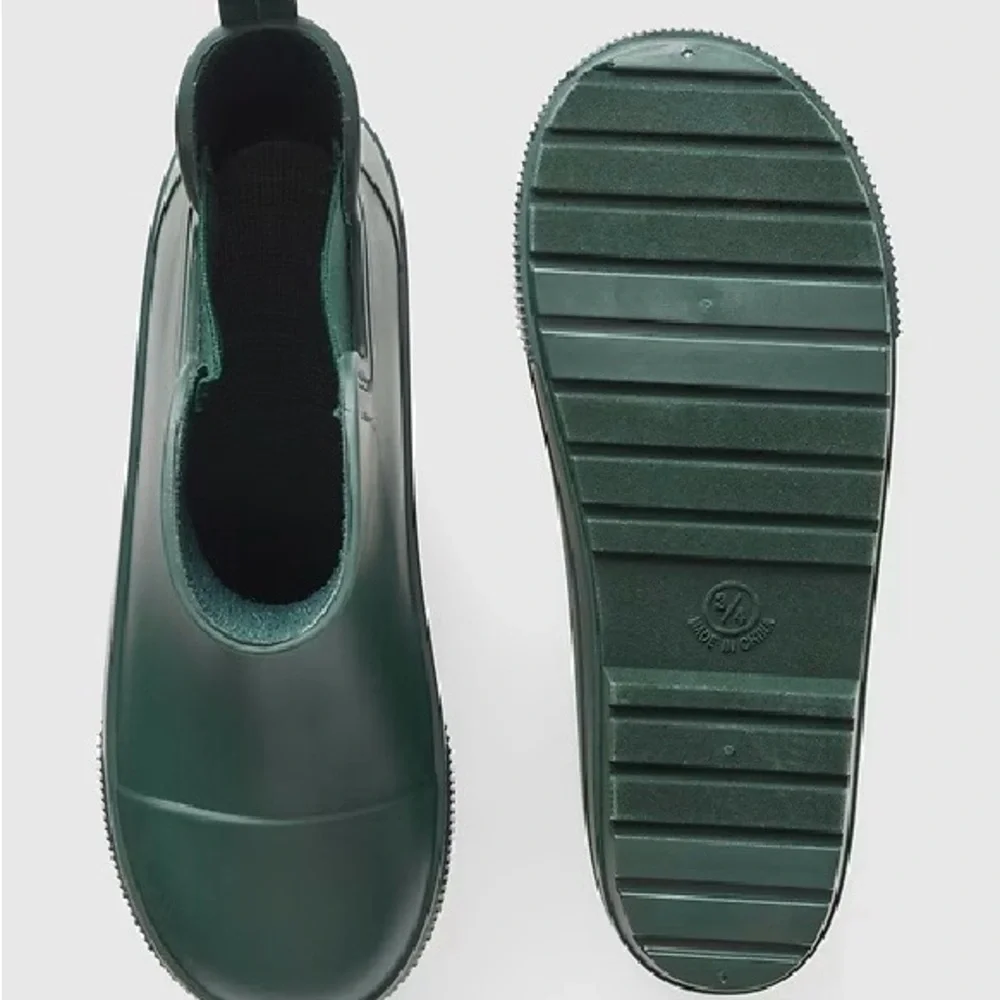 Kids Waterproof Chelsea Rain Boots in Dark Green Size 9/10